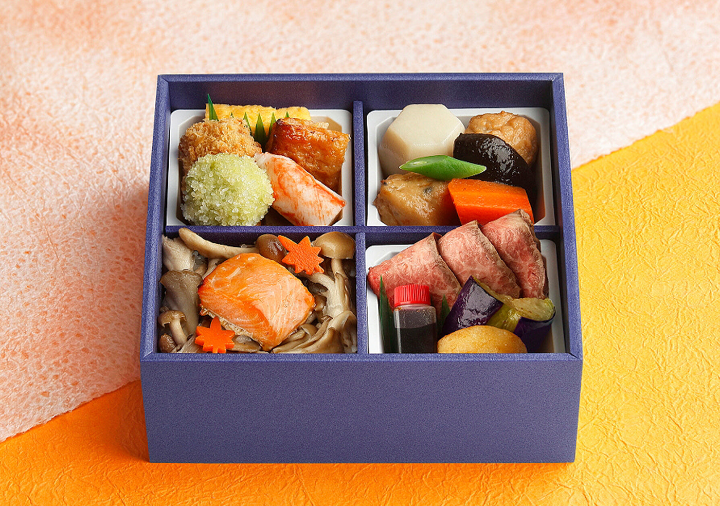 ローストビーフと鮭きのこ御飯のお弁当（9月～11月） オンライン限定 ほうじ茶500ml付